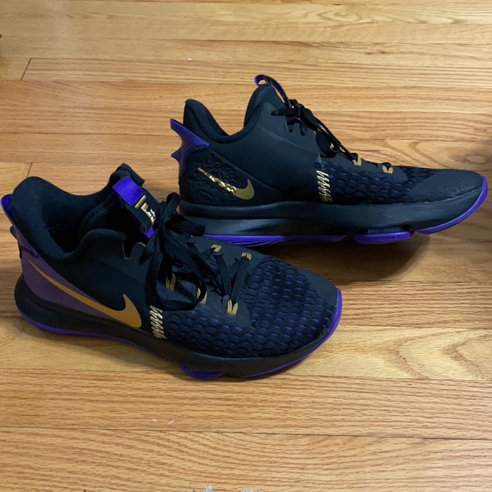 Nike Lebron Witness 5 Basketball Shoes